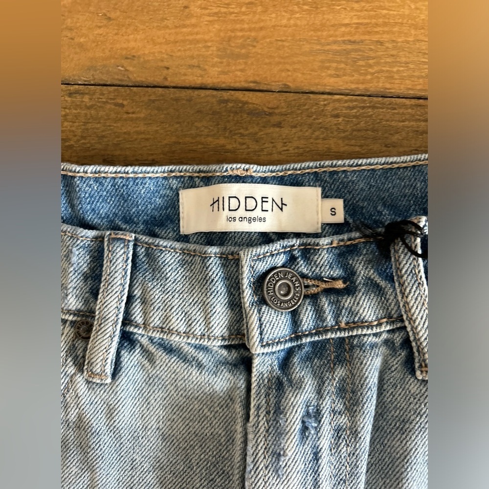 HIDDEN Logan High Rise Light Wash distressed denim shorts Sz Small - Picture 8 of 13